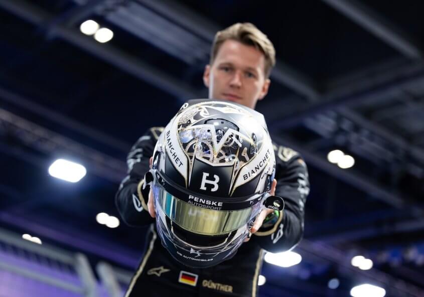 Maximilian Günther helmet - 2025 London E-Prix special edition. Helm von Maximilian Günther – Sonderedition London E-Prix 2025.